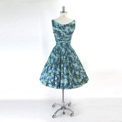 vintage 50s fit flare full skirt party dress back