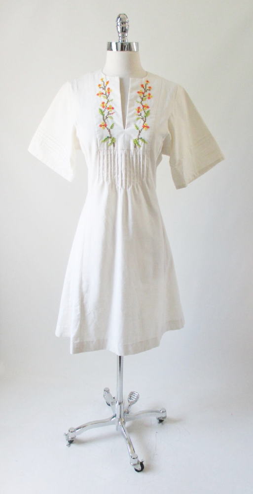 • Vintage 70's Embroidered Flowers Pintuck Pleated Tunic Dress M - Bombshell Bettys Vintage