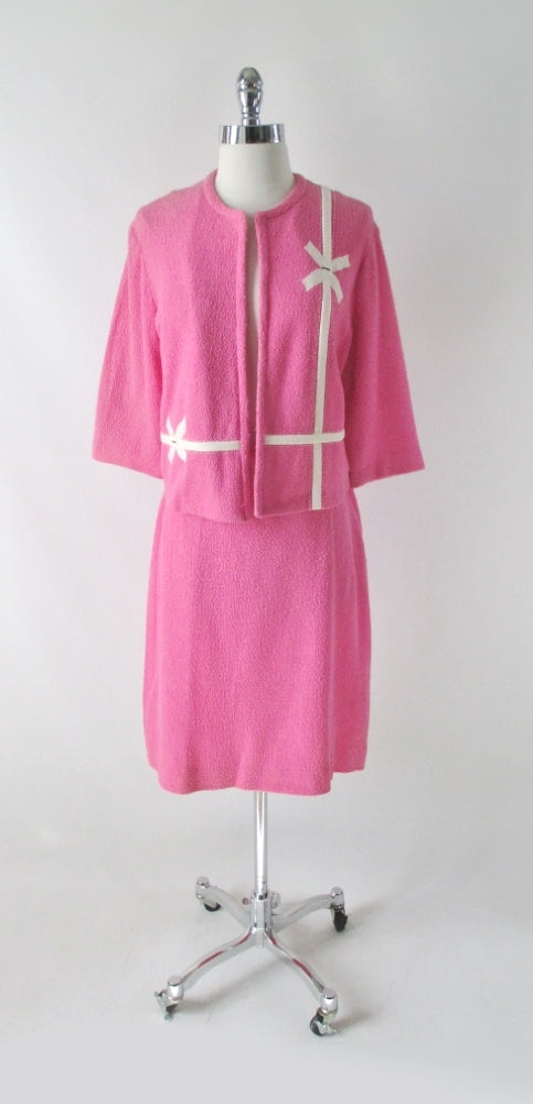 Vintage 60s White Bow Pink Suit Set XL - Bombshell Bettys Vintage