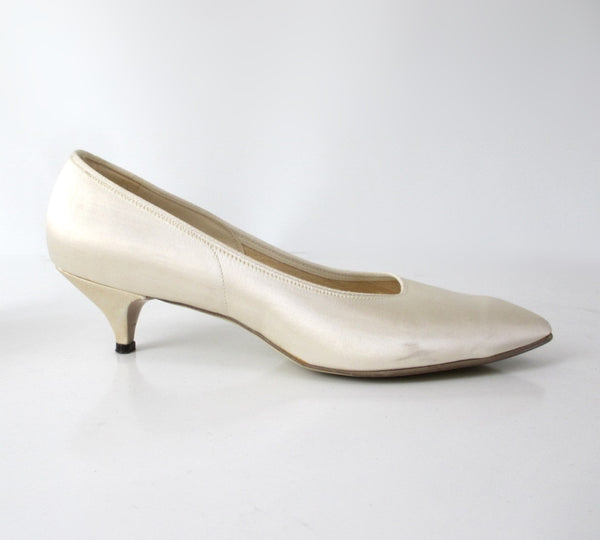 Vintage 80s Ivory White Satin Dyable Wedding Party Kitten Heels