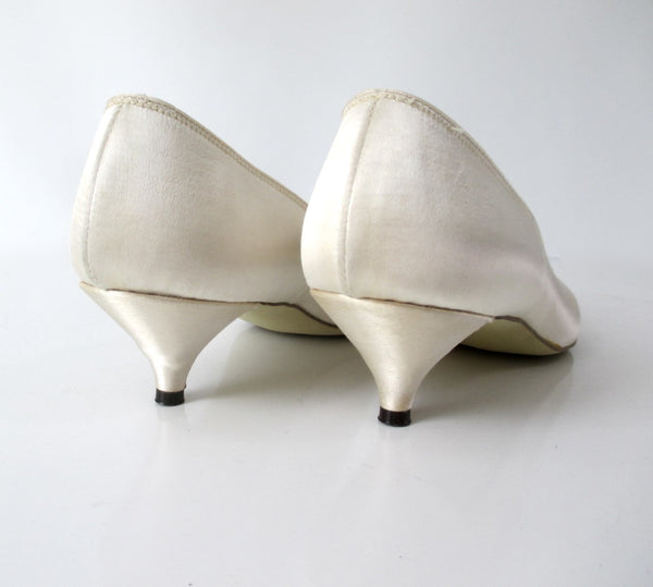 Vintage 80s Ivory White Satin Dyable Wedding Party Kitten Heels Shoe Bombshell Bettys Vintage