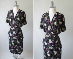 • Vintage 40's Black Pink Houses & Hats Novelty Print Rayon Day Dress L / XL - Bombshell Bettys Vintage