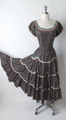 • Vintage 50's Pink Floral Calico Roses Full Skirt Festival Dress S