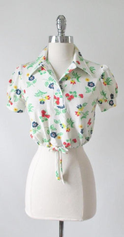 • Vintage 70's  Puff Sleeve Strawberry Blouse Top S