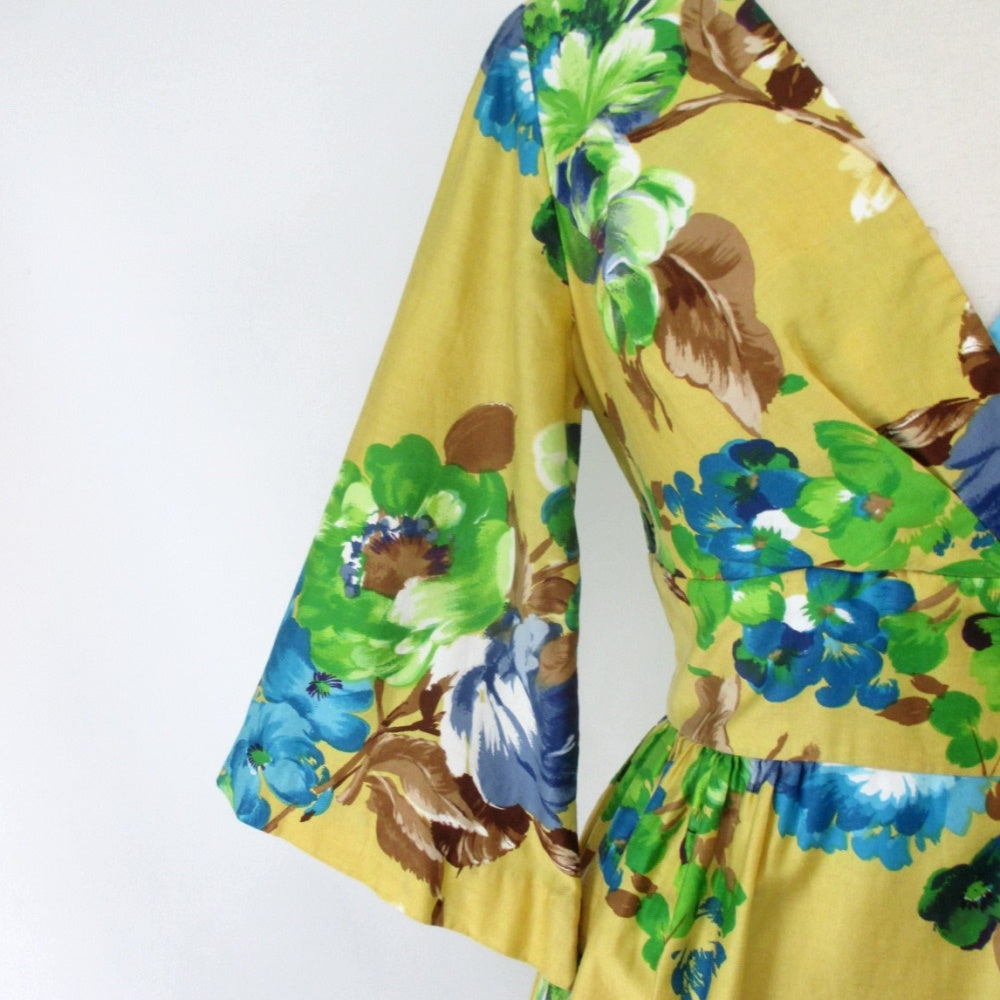 Vintage 60s Floral Bell Sleeve Hawaiian Dress S Vintage 60s Floral Bell Sleeve Hawaiian Dress S