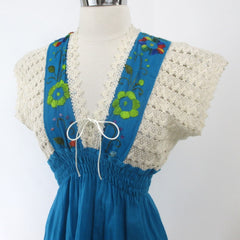 • Vintage Crochet & Embroidered Peasant Top Blouse S