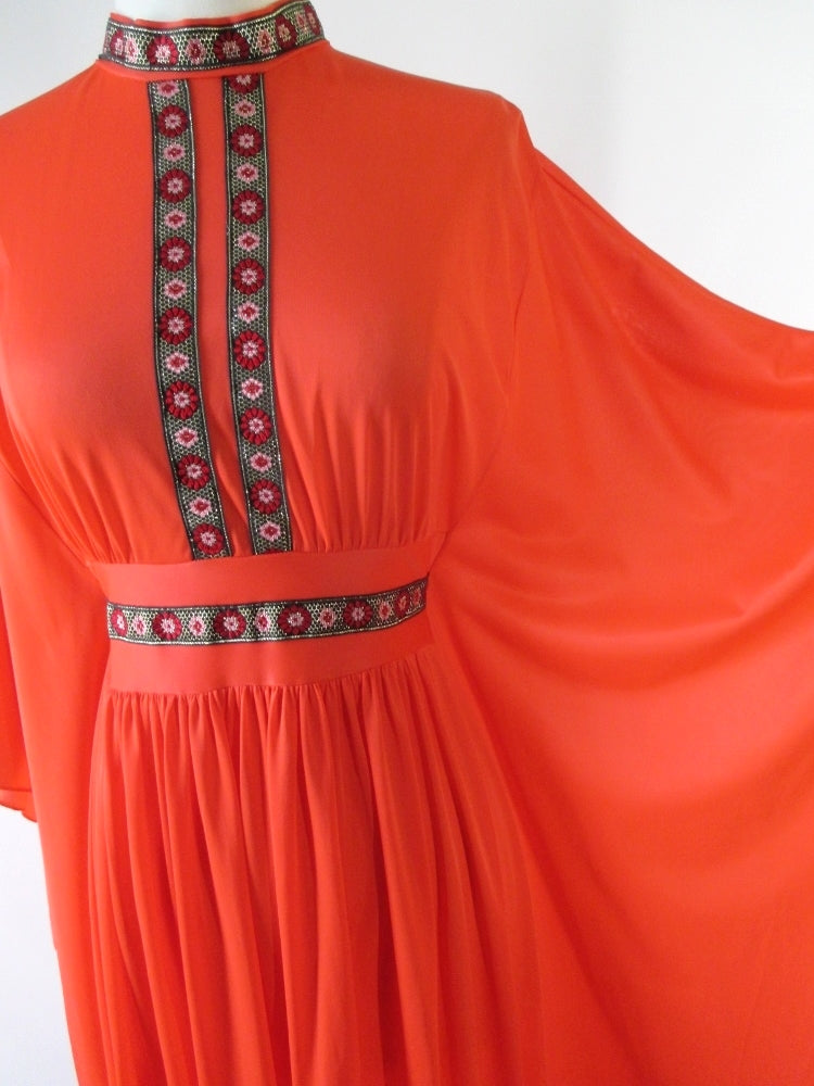 Robe orange courte motifs losanges années 70