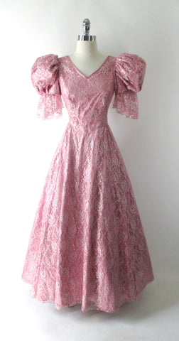 • Vintage 80's Shimmering Pink Lace Renaissance Party Dress / Gown S